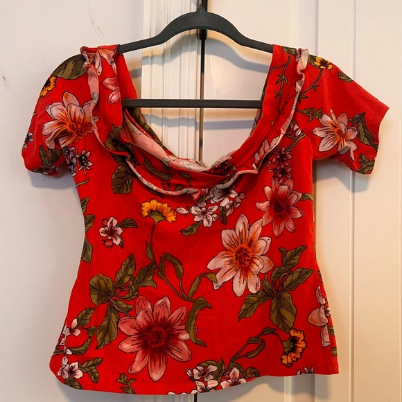 ☀️Guess Floral Top☀️ - Picture 2 of 5